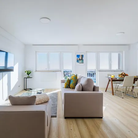 Sunset Horizon Apartment *