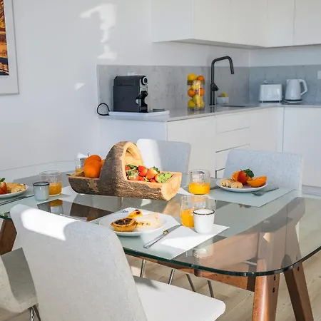 Sunset Horizon Apartment *